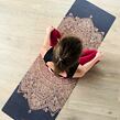 designová podložka z přírodní gumy černá se zlatou mandalou MANDALA GOLD